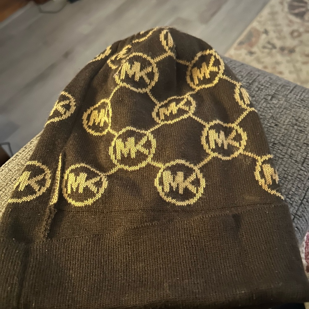 NWT Michael Kors Chocolate and Gold Knit Hat Beanie